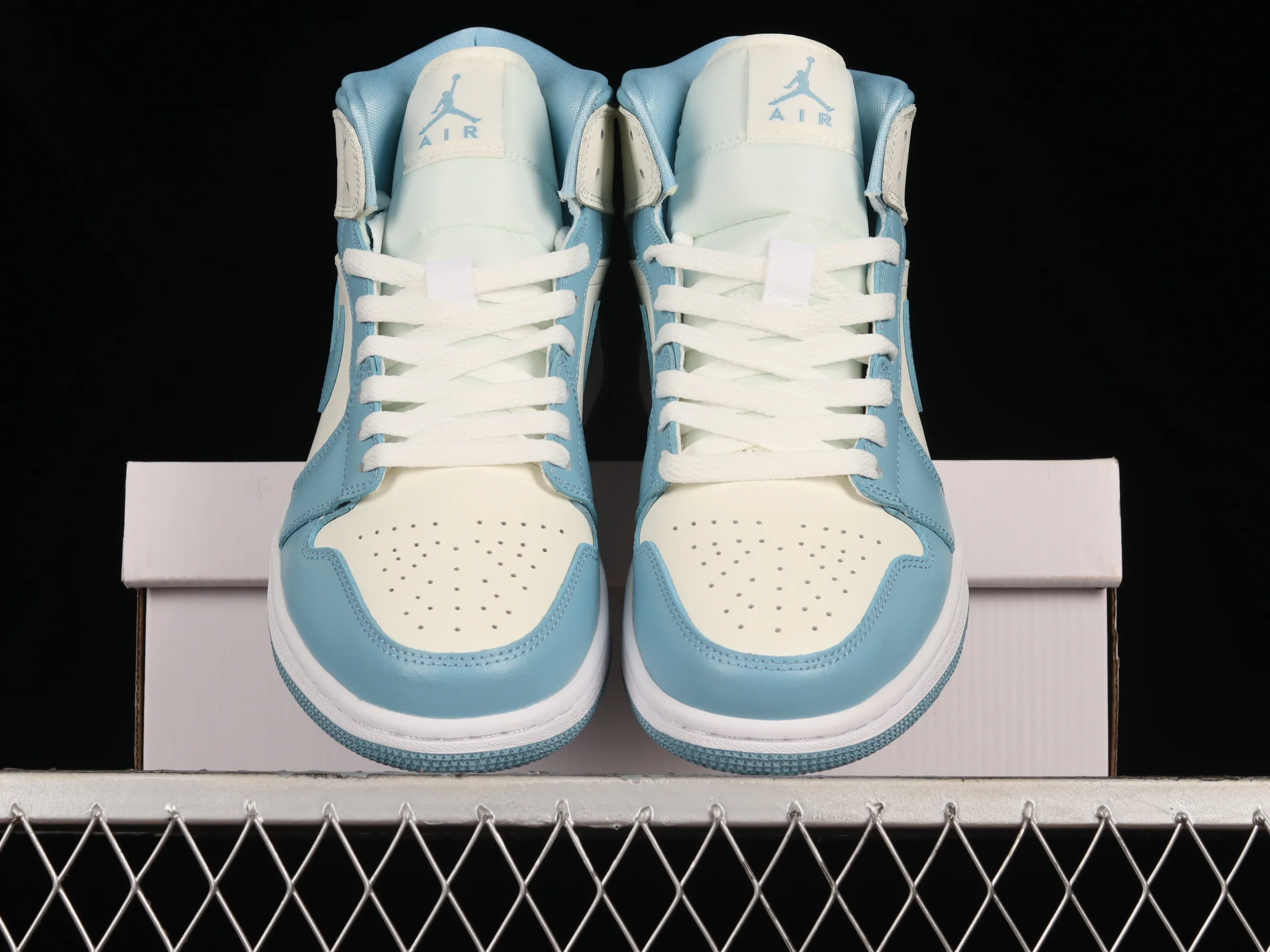 All Categories Air Jordan Jordan Series Basketball Shoes Air Jordan 1 Mid Air Jordan 1 Mid AJ1 Joe 1 North Carolina Blue Zhongbang Basketball Shoes BQ6472-141